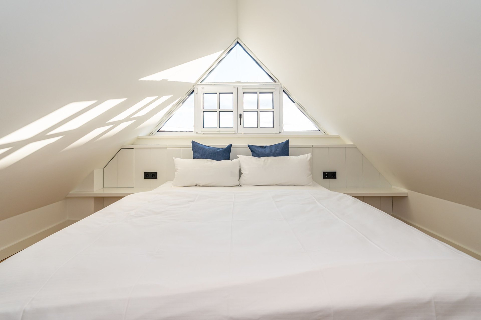 Schlafzimmer unter dem Dach